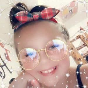 Meet your Posher, Twila